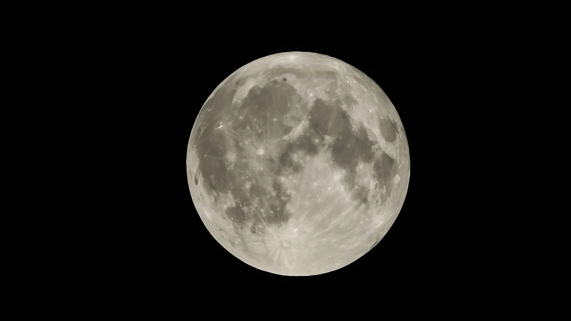 Lua cheia ilumina o céu hoje (11/06)
