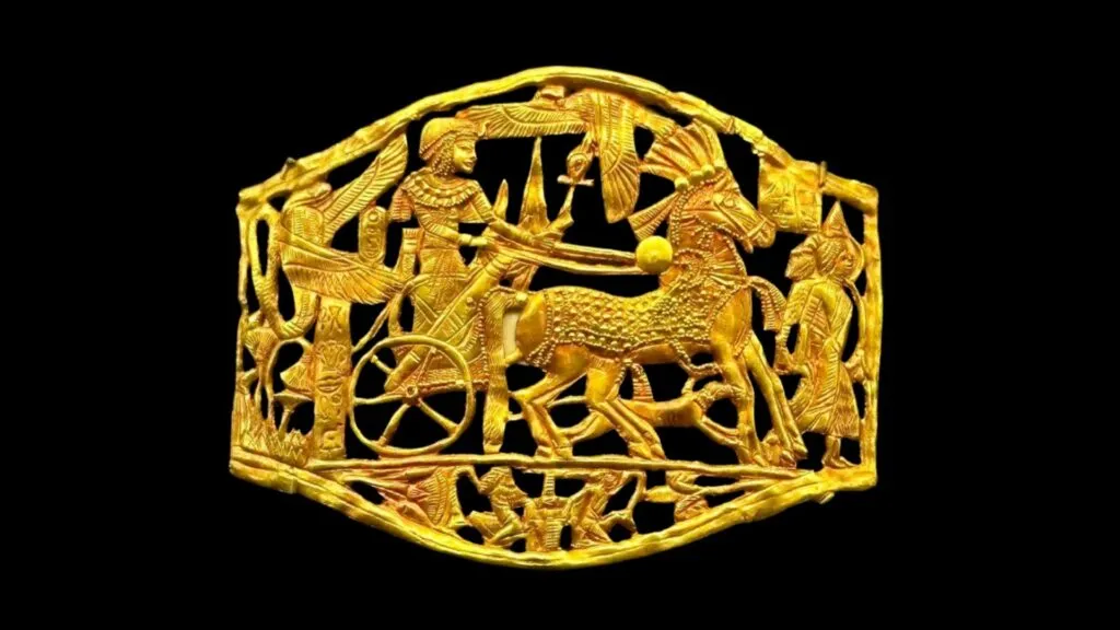 Mais de 160 tesouros de Tutankhamon chegam ao Grande Museu Egípcio