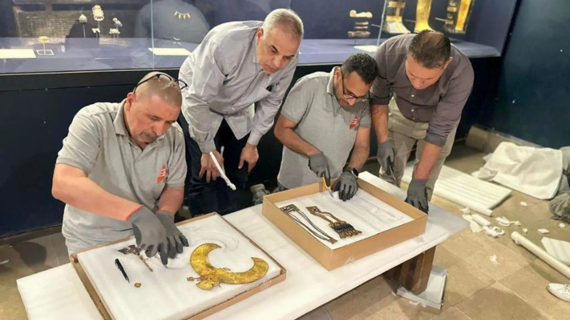 Mais de 160 tesouros de Tutankhamon chegam ao Grande Museu Egípcio