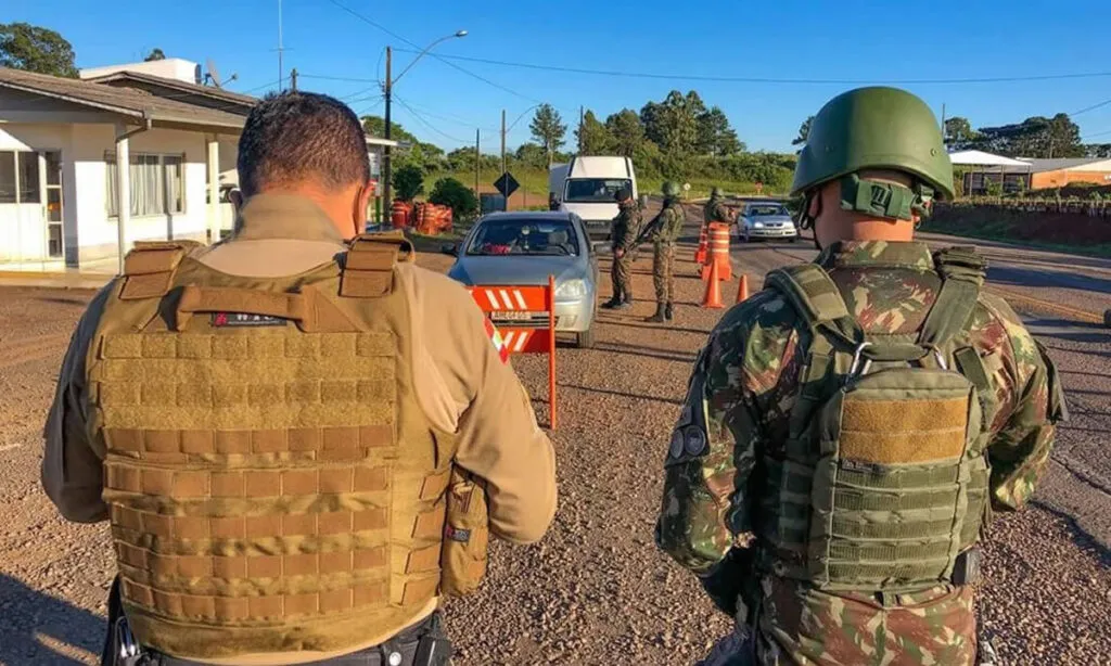 A apreensão da droga ocorreu na noite de terça-feira, em uma ação conjunta entre PM e Exército da rodoviária local