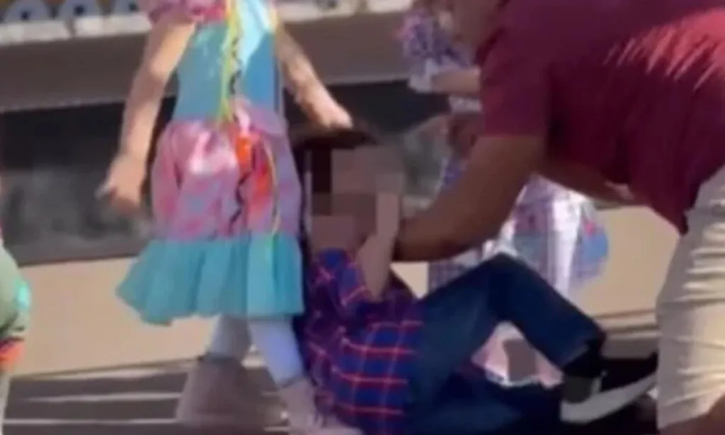 O homem de 41 anos é pai de uma das crianças que dançava em apresentação de uma festa junina da escola; segundo ele o filho era agredido com frequência pelo menino