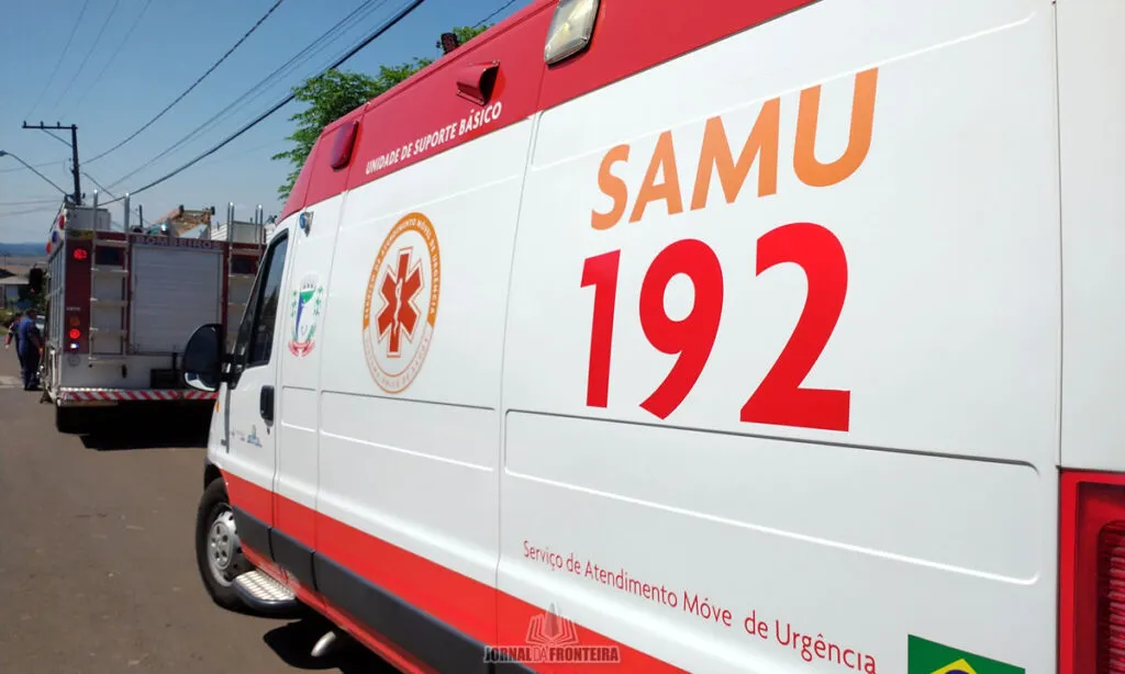 A ocorrência foi atendida pelos bombeiros no bairro Três Fronteiras. O homem foi socorrido e encaminhado ao hospital