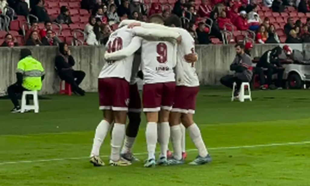 Serna e Paulo Baya marcaram os gols do Fluminense. Inter chega há cinco partidas sem vencer no Brasileirão