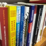 Estes 9 livros estão secretamente moldando a mente dos líderes mais ricos do mundo