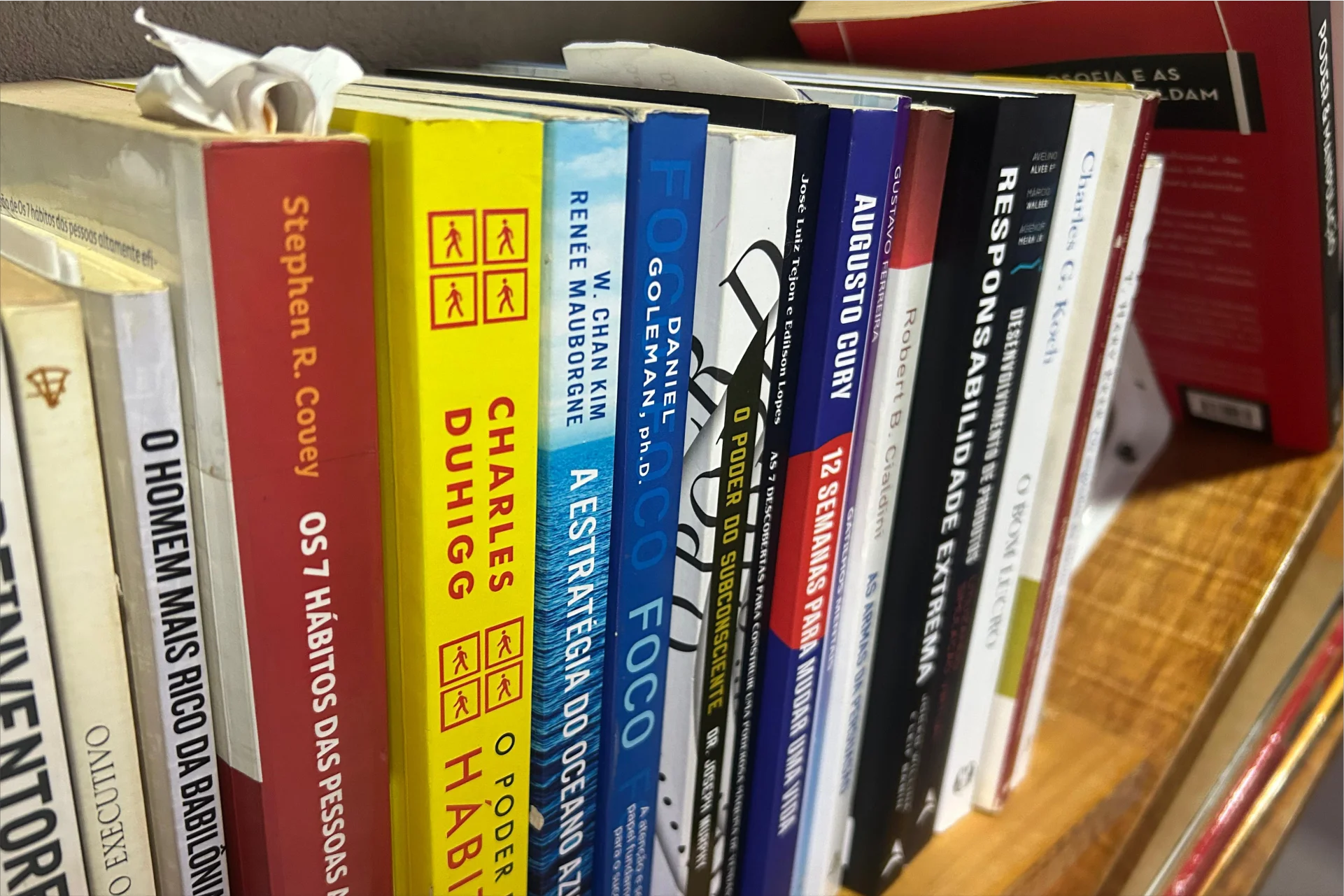 Estes 9 livros estão secretamente moldando a mente dos líderes mais ricos do mundo