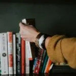 Quando a crítica ama, mas o leitor não: 7 livros que frustraram expectativas