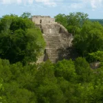 Arqueólogos encontram estranha pirâmide nas selvas mexicanas