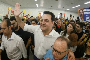 Ratinho Junior bateria Lula com folga em segundo turno, aponta pesquisa Futura