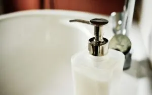Aprenda a fazer sabão líquido para sua casa; 2 receitas especiais que vão facilitar sua rotina