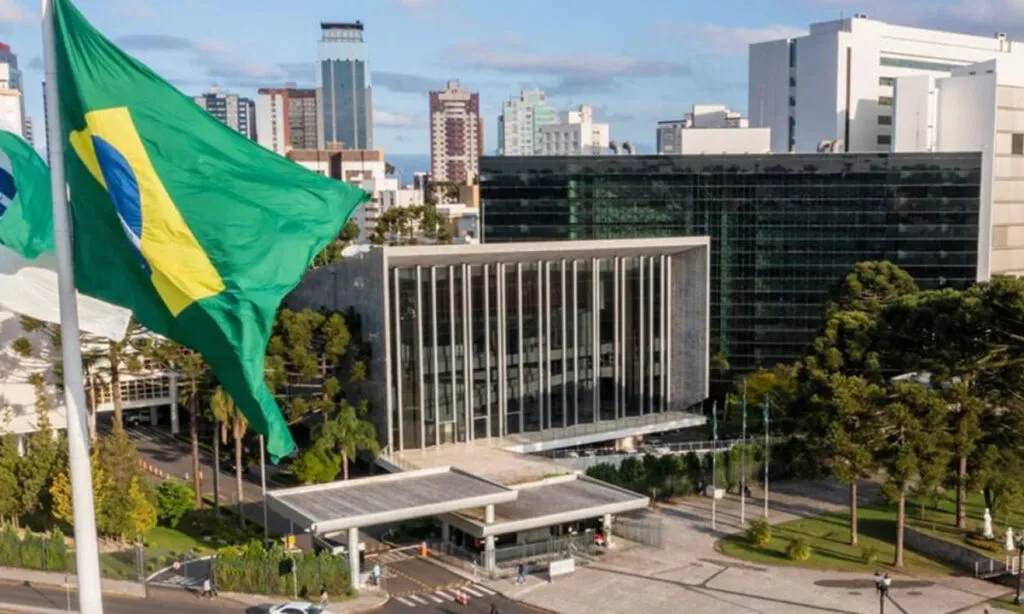 A tramitação da proposta de reajuste do salário dos professores da rede pública estadual de ensino foi concluído na Assembleia Legislativa do PR