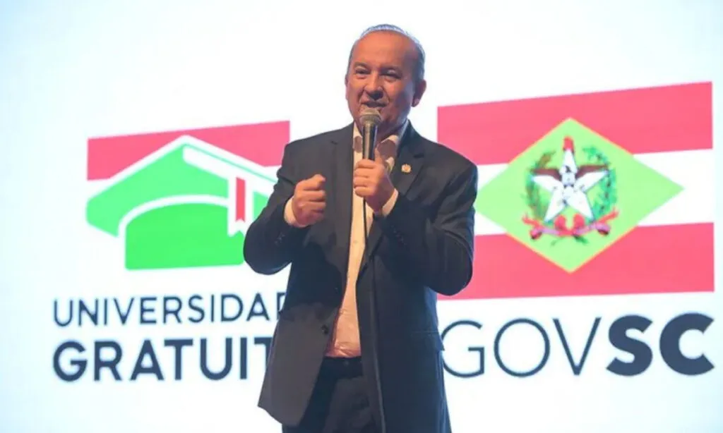 Investigação determinada pelo governador vai apurar casos de alunos que apresentaram dados falsos sobre a renda familiar per capita para ingressar no programa