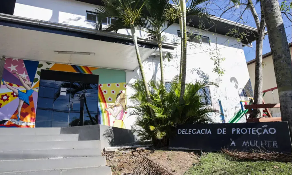 O homem de 54 anos, suspeito de cometer os abusos estava preso preventivamente desde quinta-feira (26) e havia admitido que cometeu abusos contra a filha e a neta