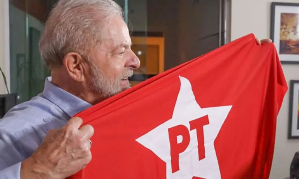A desaprovação de Lula (PT) oscilou para cima dentro da margem de erro e chegou a 57% dos eleitores brasileiros segundo pesquisa Quaest