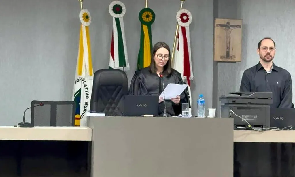 Homem é condenado a mais 38 anos de prisão por tentar matar a companheira e a enteada