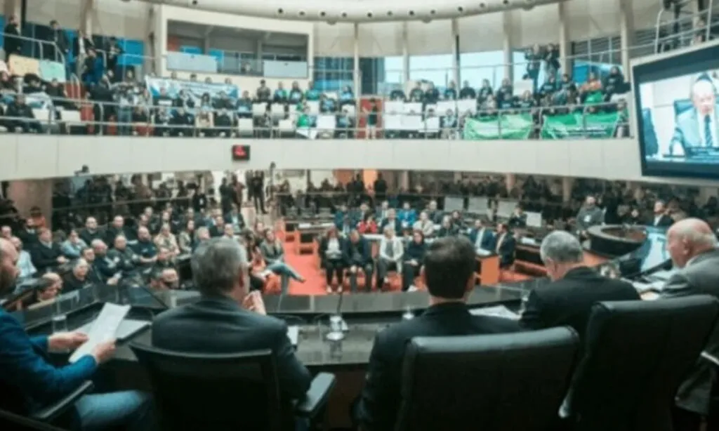 Tribunal informou que mais de 18 mil matrículas no programa estadual têm indício de irregularidade. Universidade Gratuita tem o o objetivo de ampliar o acesso gratuito ao ensino superior