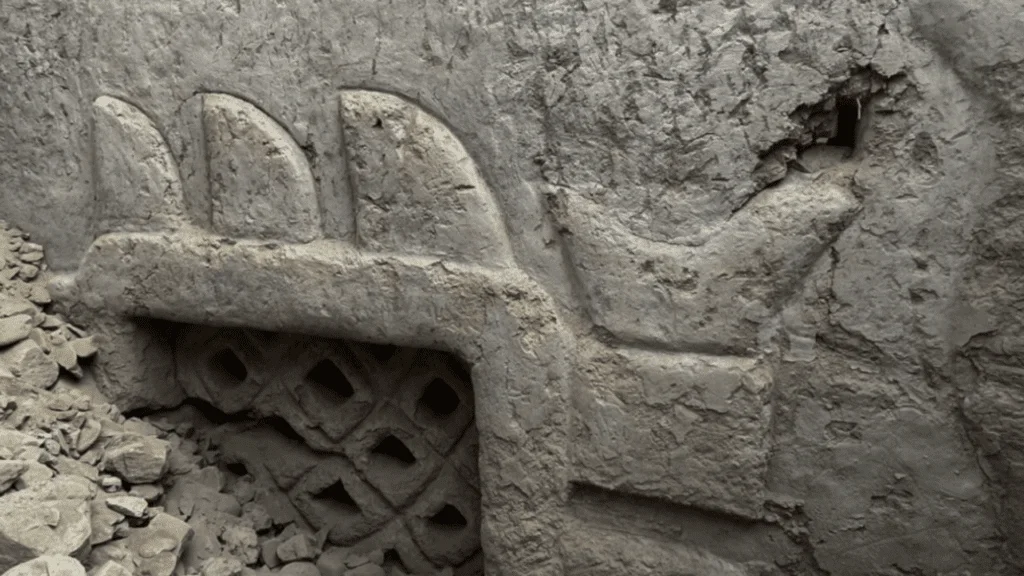Muralha de 4.000 anos é descoberta no Peru 1 Muralha de 4.000 anos é descoberta no Peru