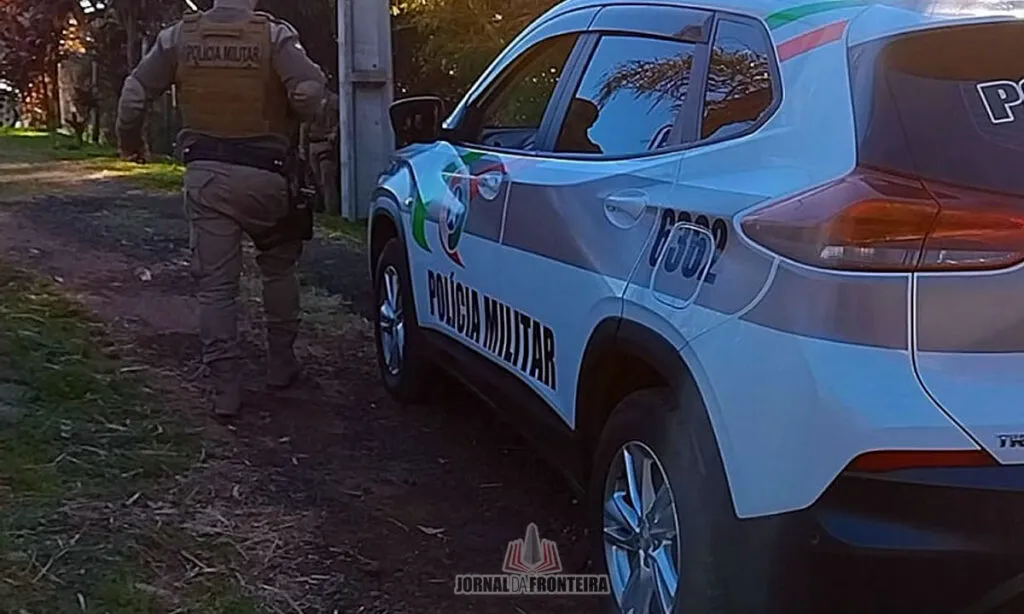 Segundo informações colhidas no local o motociclista tentou fugir da abordagem o que fez com que os policiais precisassem fazer o acompanhamento por várias ruas da cidade