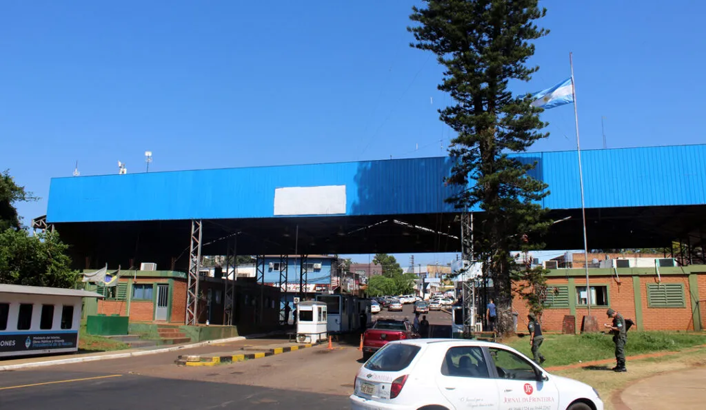 As autoridades argentinas, procuradas pelo Jornal da Fronteira, afirmaram que essa informação é falsa, haverá mudanças para quem deseja permanecer no país, mas a medida ainda não foi aplicada
