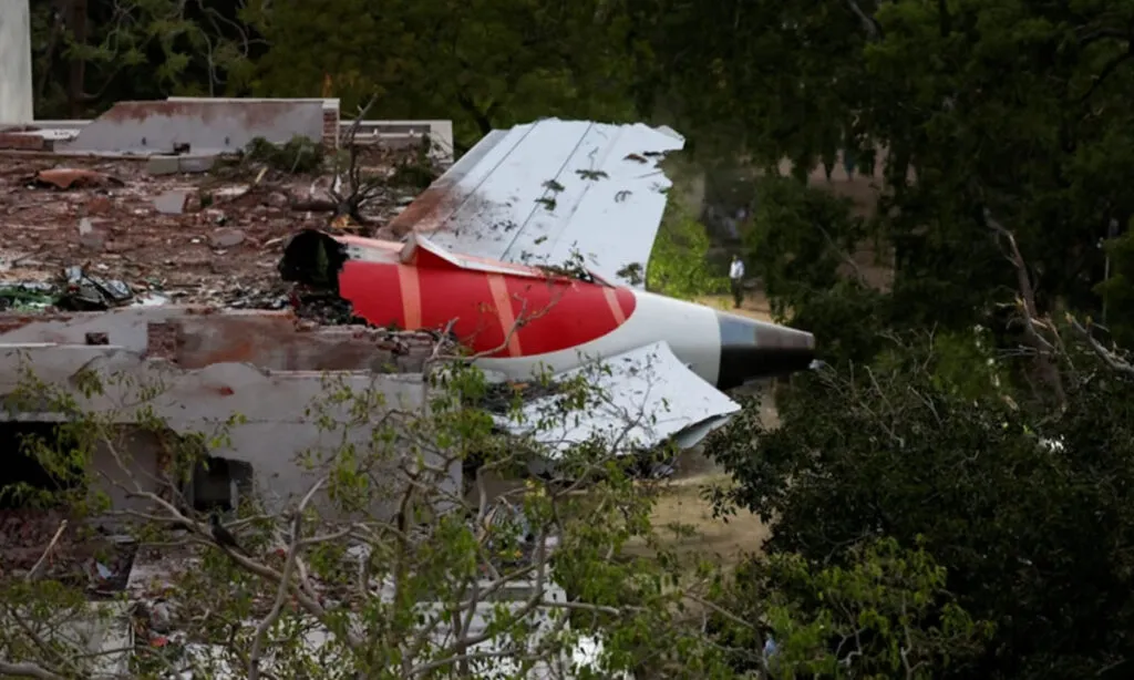 O relatório preliminar sobre a queda do avião da Air India, aponta que os dois botões de fornecimento de combustível para os motores da aeronave foram desligados 29 segundos antes do impacto