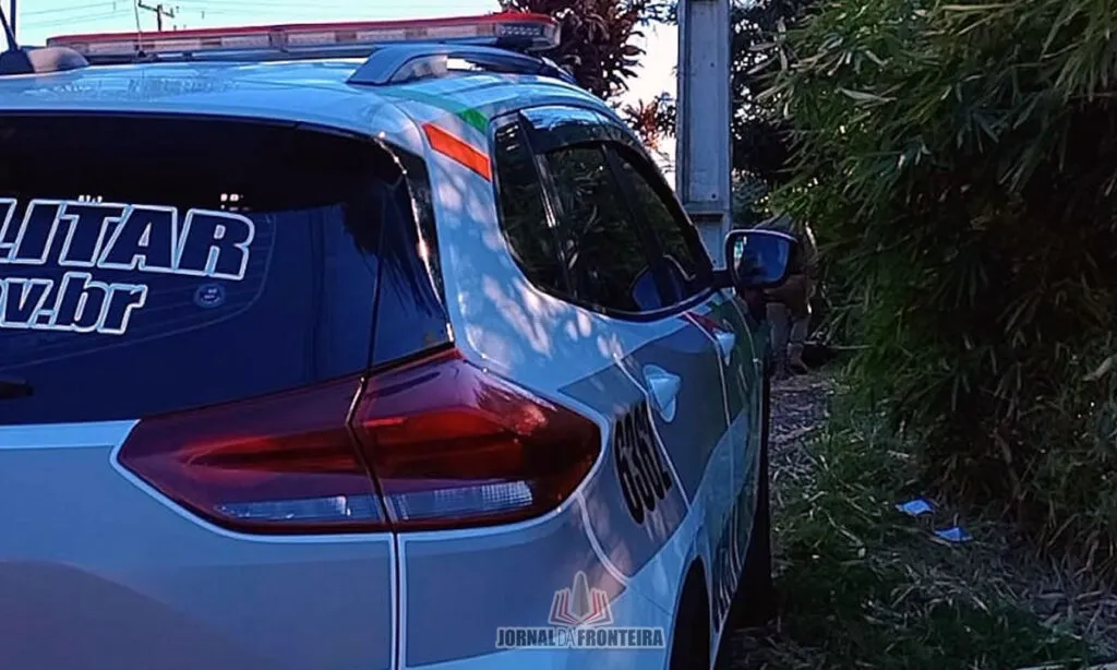 Segundo informações colhidas no local o motociclista tentou fugir da abordagem o que fez com que os policiais precisassem fazer o acompanhamento por várias ruas da cidade