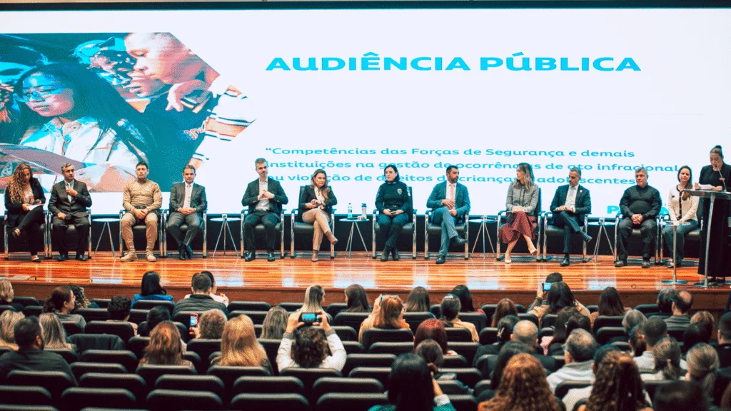 Audiência pública em SC busca alinhar responsabilidades entre conselhos tutelares e instituições de segurança para melhorar o atendimento a crianças e adolescentes.