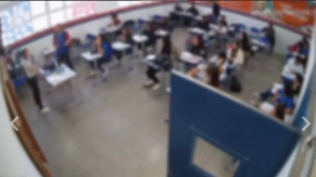 Uma professora da rede estadual foi agredida por um estudante de 17 anos durante uma aula no Colégio Estadual de Tempo Integral, em Brumado, na região sudoeste da Bahia
