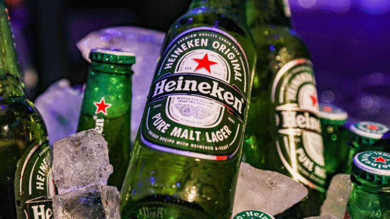 Com alta de 6%, Heineken ajusta preços e mantém preferência do público
