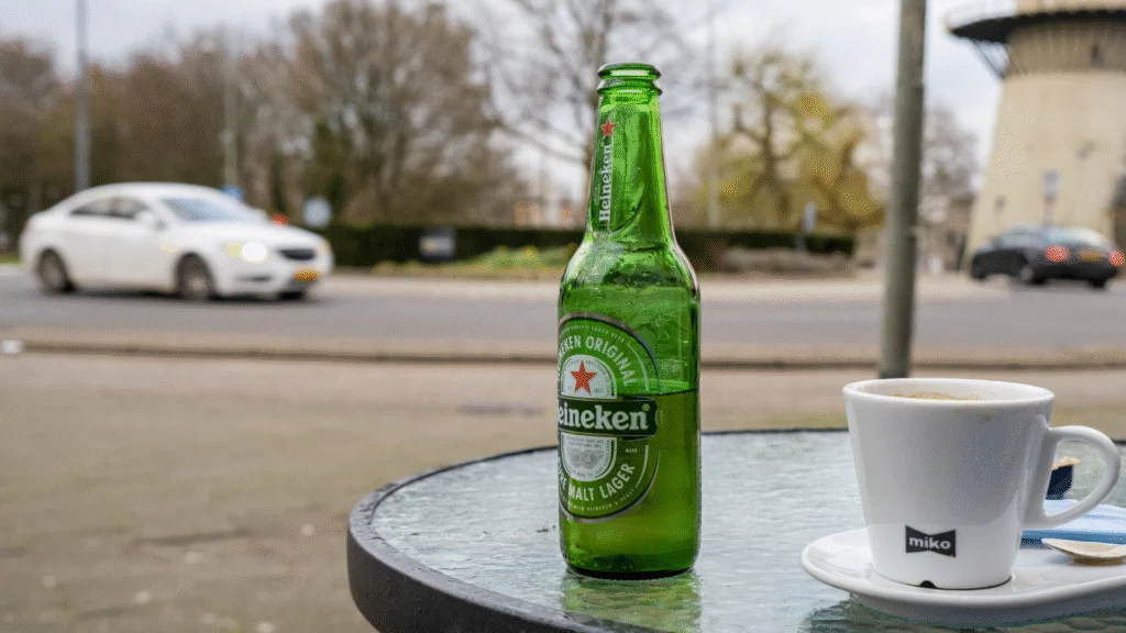 Heineken anuncia reajuste de 6% no Brasil após mais de um ano sem aumento e reforça posição entre as marcas mais consumidas no país