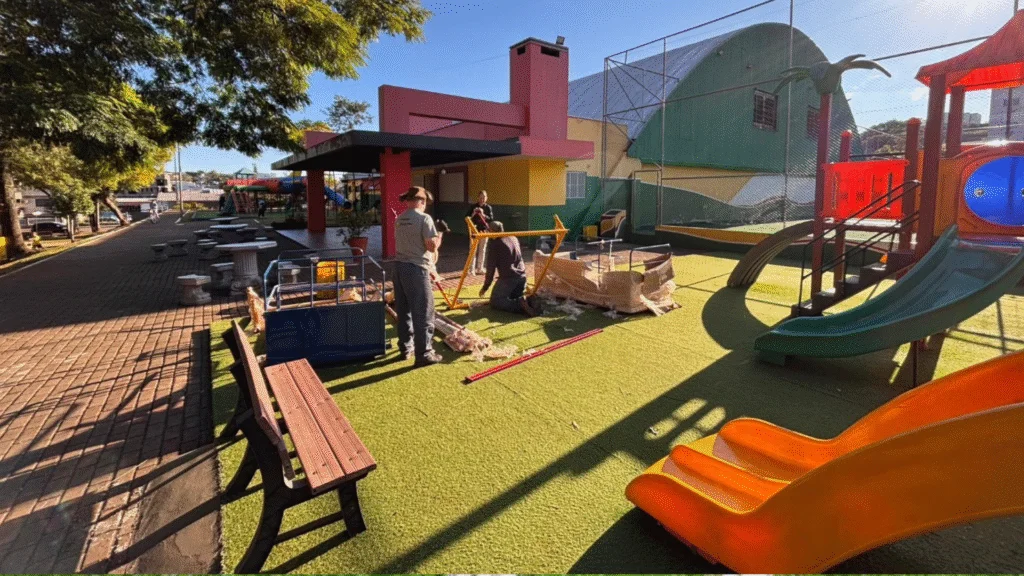 A Praça Antônio Foppa é um espaço acessível que oferece novas oportunidades de lazer para alunos da APAE e fortalece a convivência comunitária