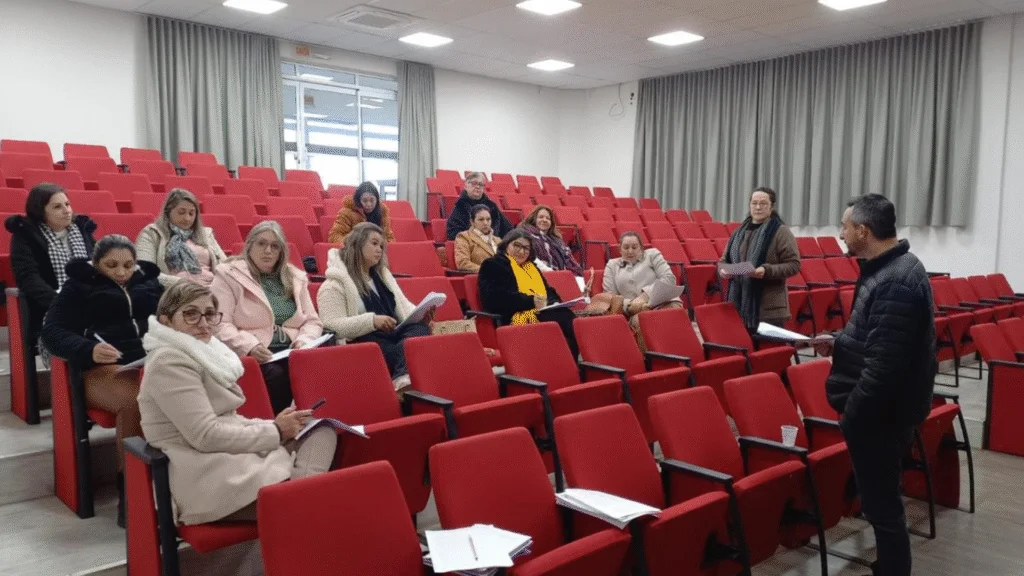 Encontro promovido pela Secretaria de Educação reforça compromisso com qualidade pedagógica e alinha formações e recesso escolar