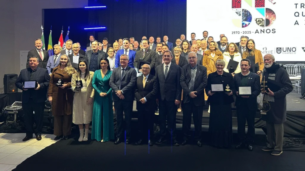 A universidade comemora em 2025, 55 anos de história. E, para comemorar a data, decidiu homenagear 55 egressos