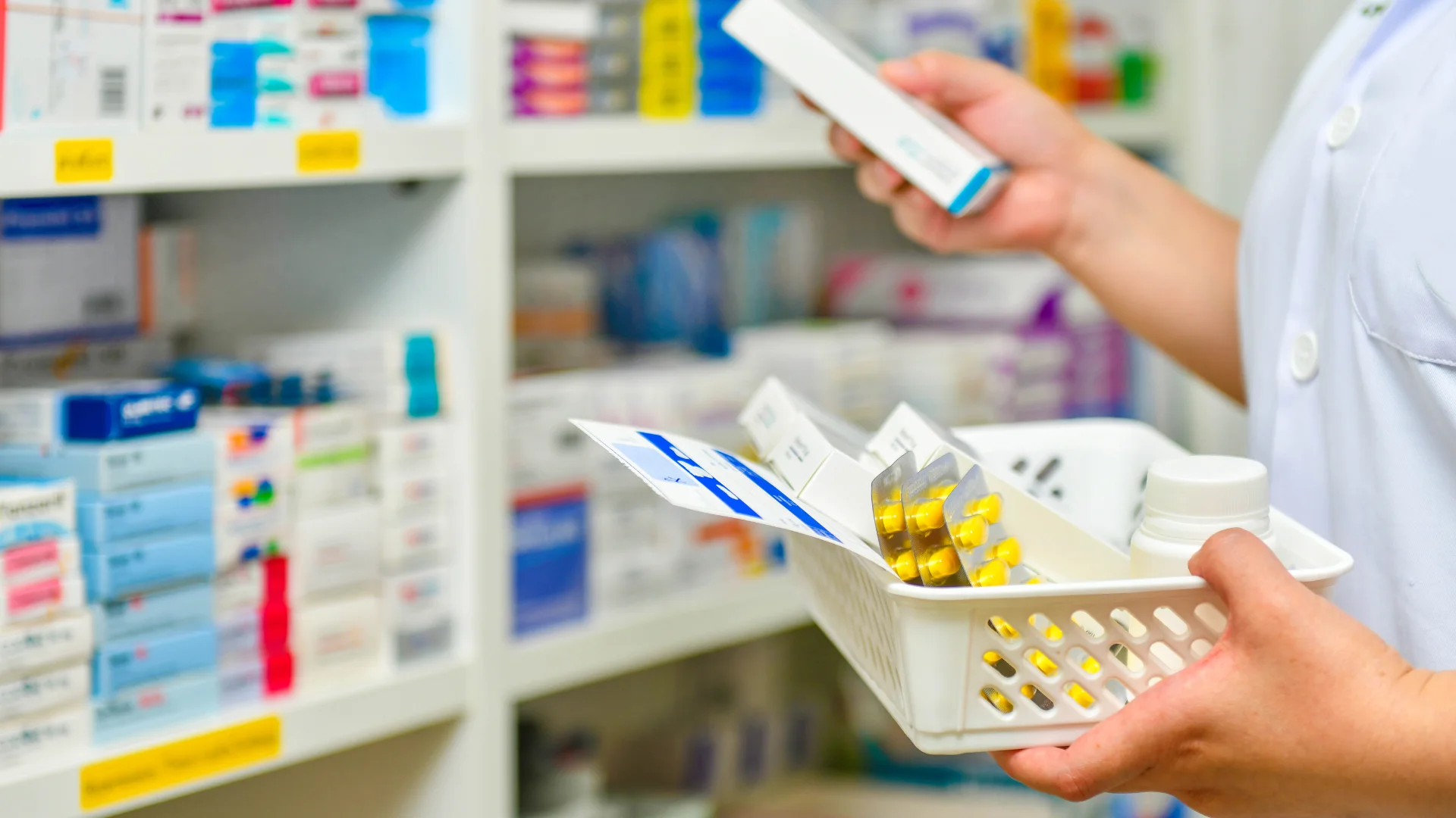 Governo do Paraná isenta ICMS de seis medicamentos, incluindo tratamentos para câncer, doenças raras e inflamatórias, visando ampliar o acesso da população