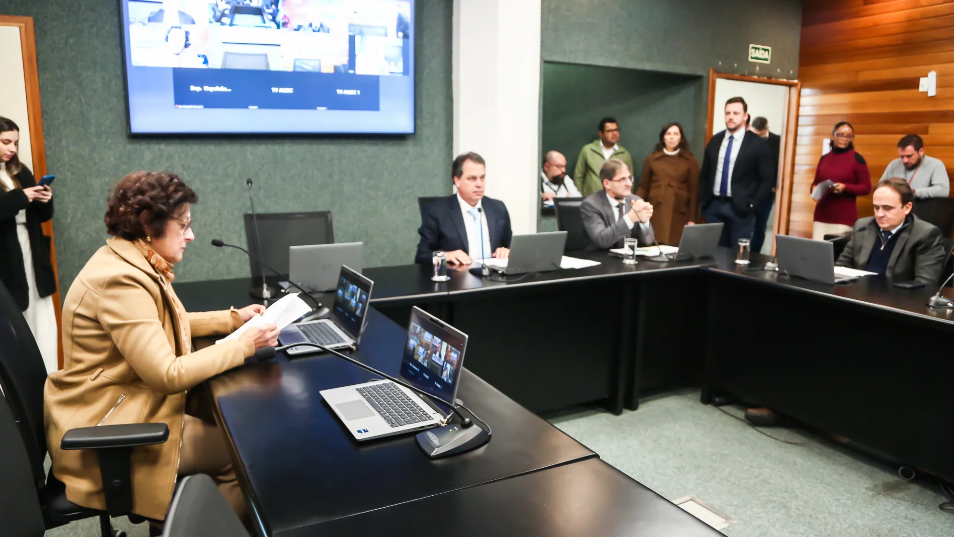 Parlamento de SC aprova propostas que tratam do combate ao bullying nas escolas e reforçam a responsabilidade dos pais no cuidado e reconhecimento dos filhos