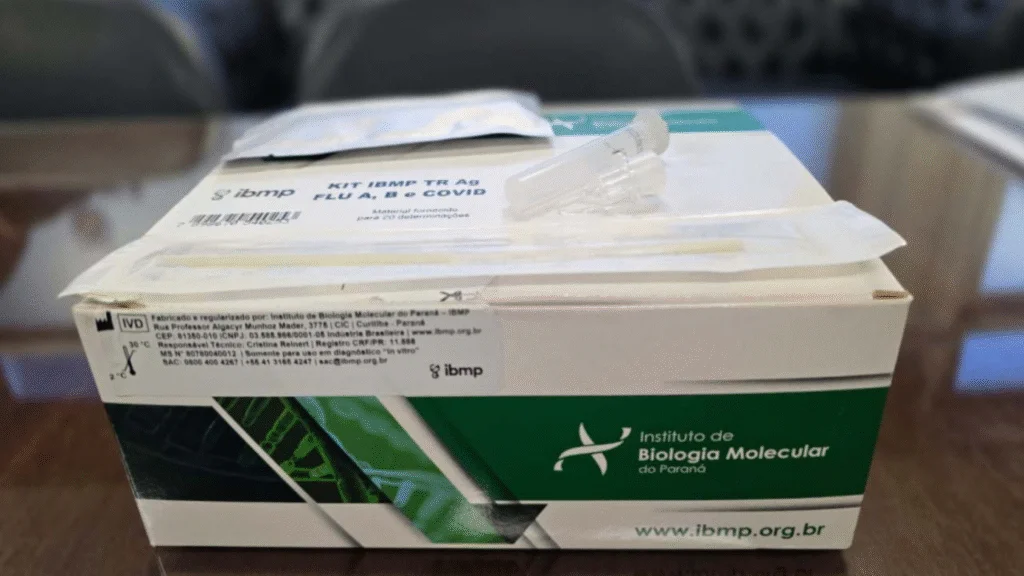 A Secretaria de Estado da Saúde do Paraná (Sesa) recebeu um lote com 100 mil testes rápidos para identificação de Influenza A, Influenza B e Covid-19. 