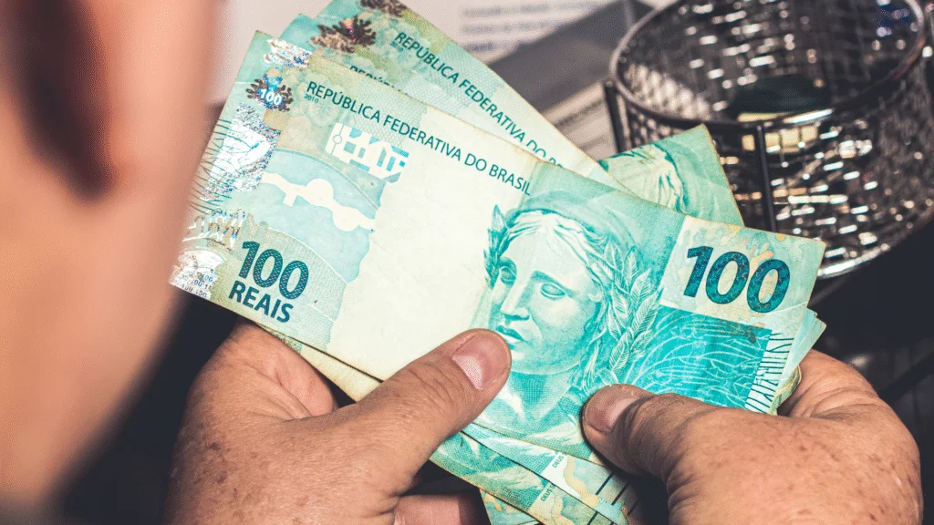 Cidadãos e empresas brasileiras ainda têm um total de R$ 10,15 bilhões disponíveis para resgate no Sistema de Valores a Receber (SVR), segundo dados atualizados do Banco Central em 8 de julho. 