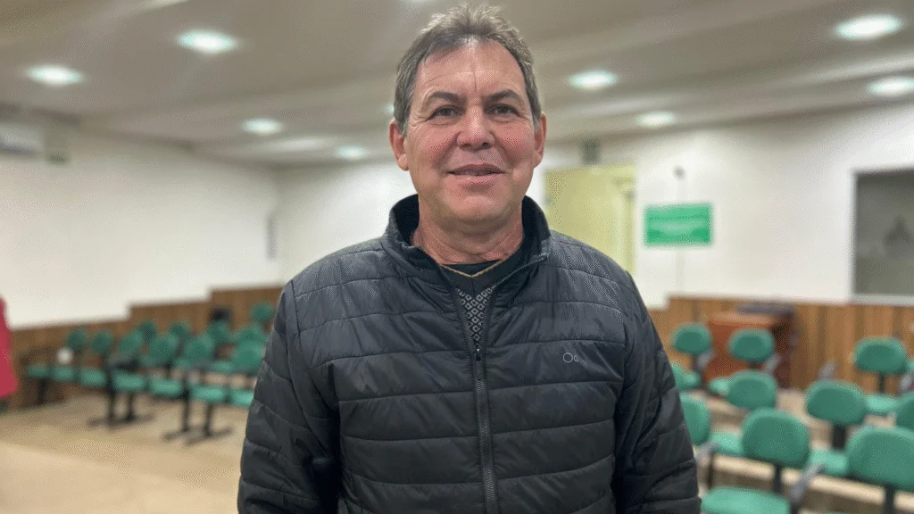 Investimentos atendem demandas antigas da população e buscam garantir mais segurança e durabilidade nas vias do interior do município de Flor da Serra do Sul