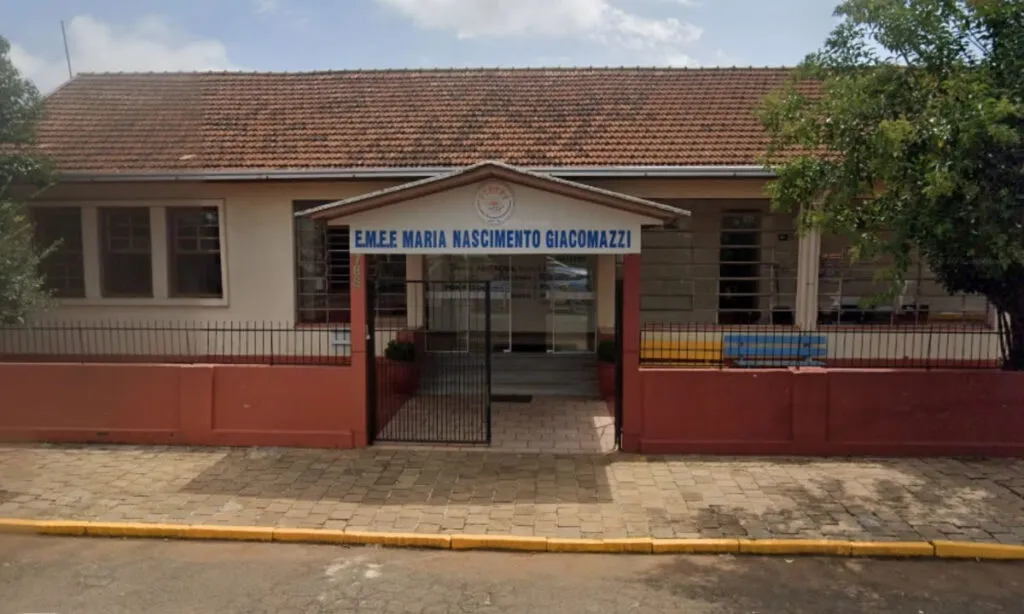 O adolescente de 16 anos entrou na escola com duas facas e desferiu golpes contra três estudantes e uma professora. Uma das crianças, de nove anos, morreu