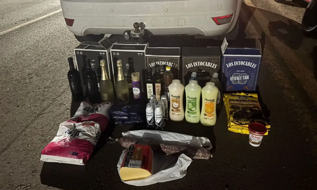 Segundo a polícia a apreensão ultrapassa os R$ 120 mil em mercadorias no comércio nacional. Os autores responderão pelos crimes de contrabando e descaminho, entre outros