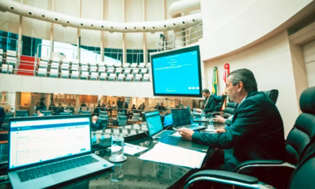 Alesc também aprovou o projeto que zera o imposto da cesta básica e prevê o serviço militar temporário