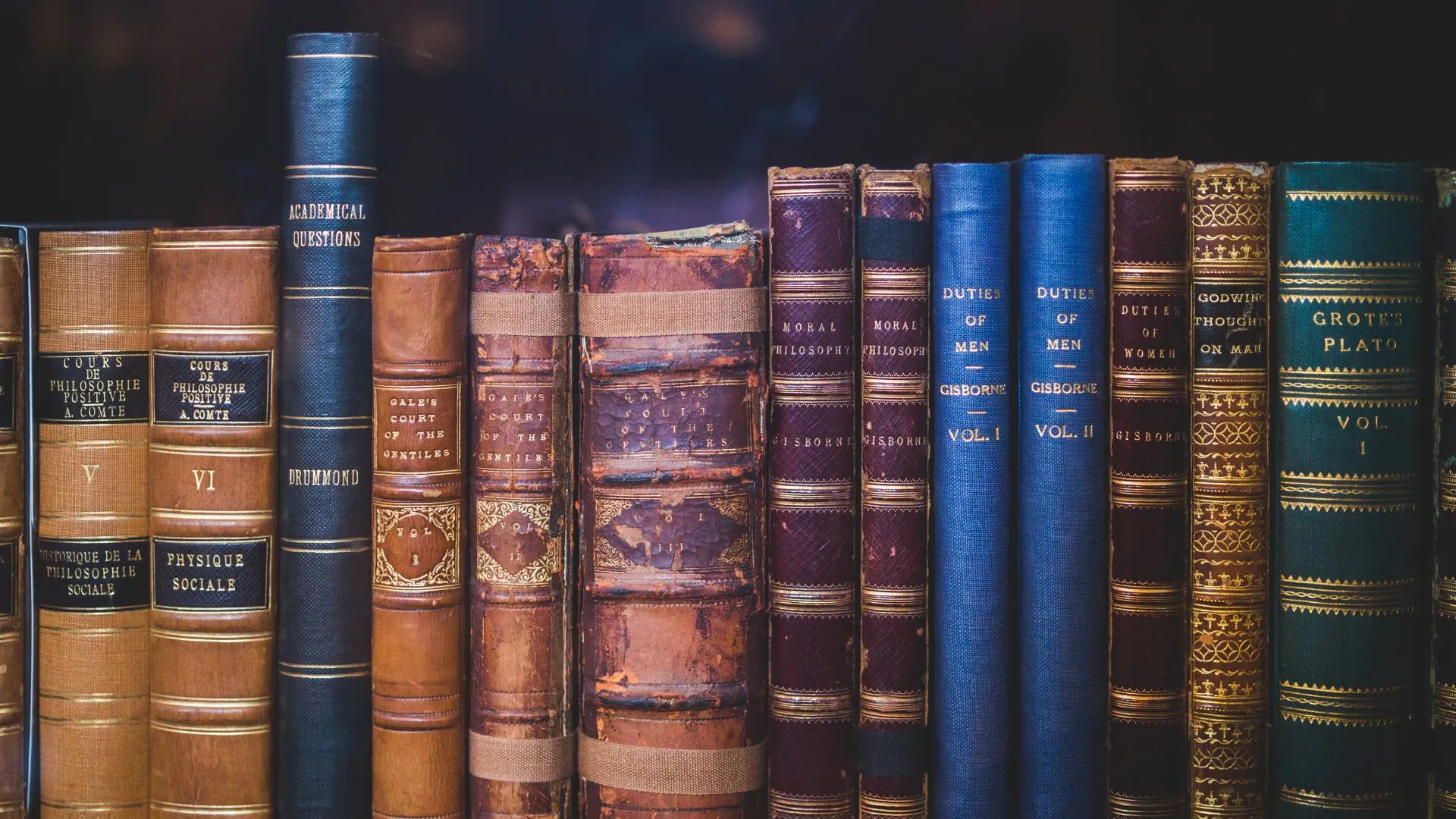 livros que parecem simples mas escondem camadas profundas de reflexão