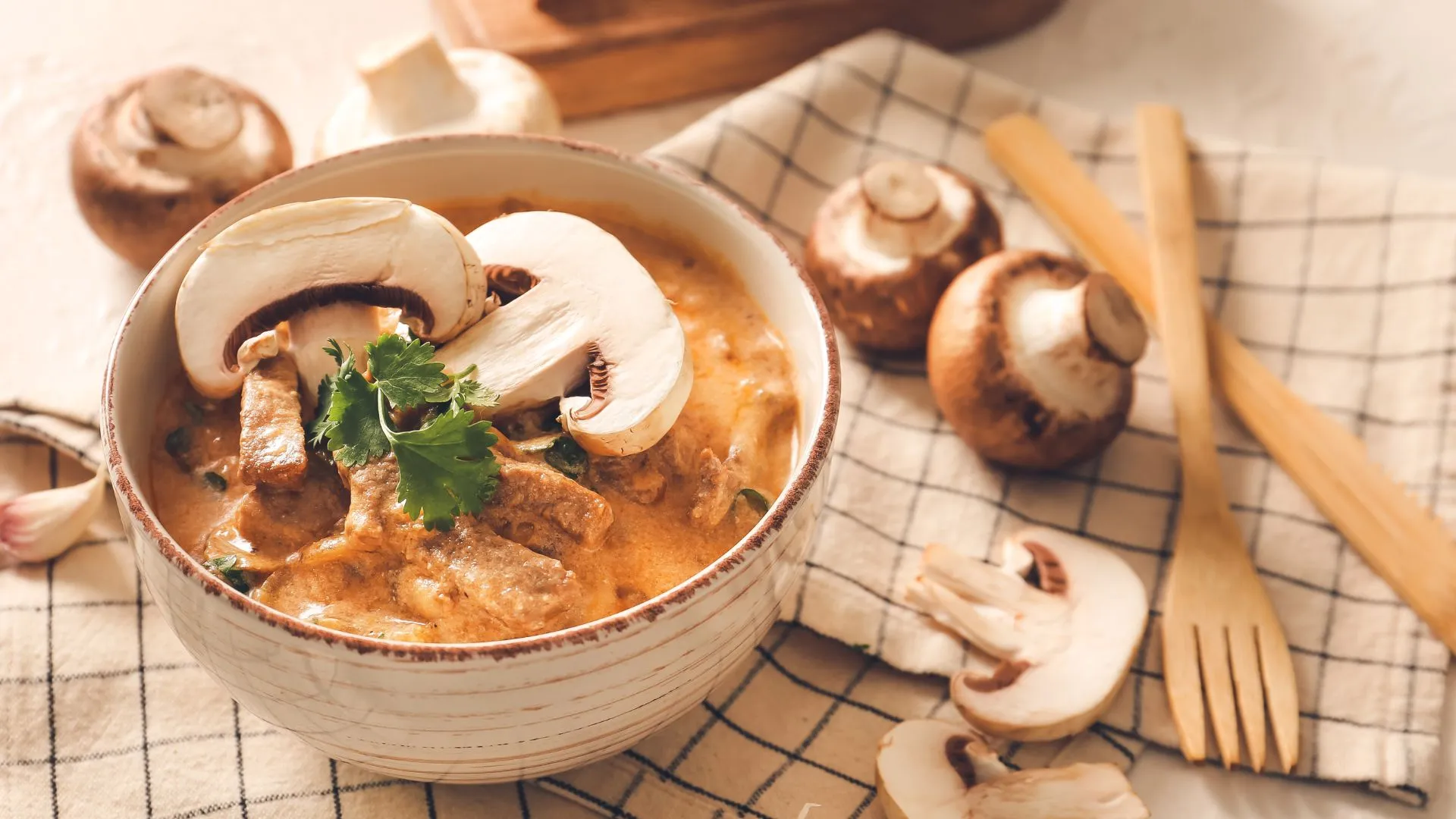 Receita de strogonofe vegano com cogumelos