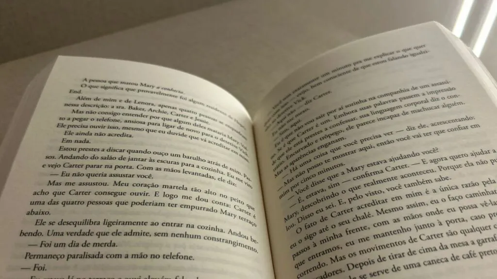Resenha do livro "O Massacre da Família Hope" de Riley Sager