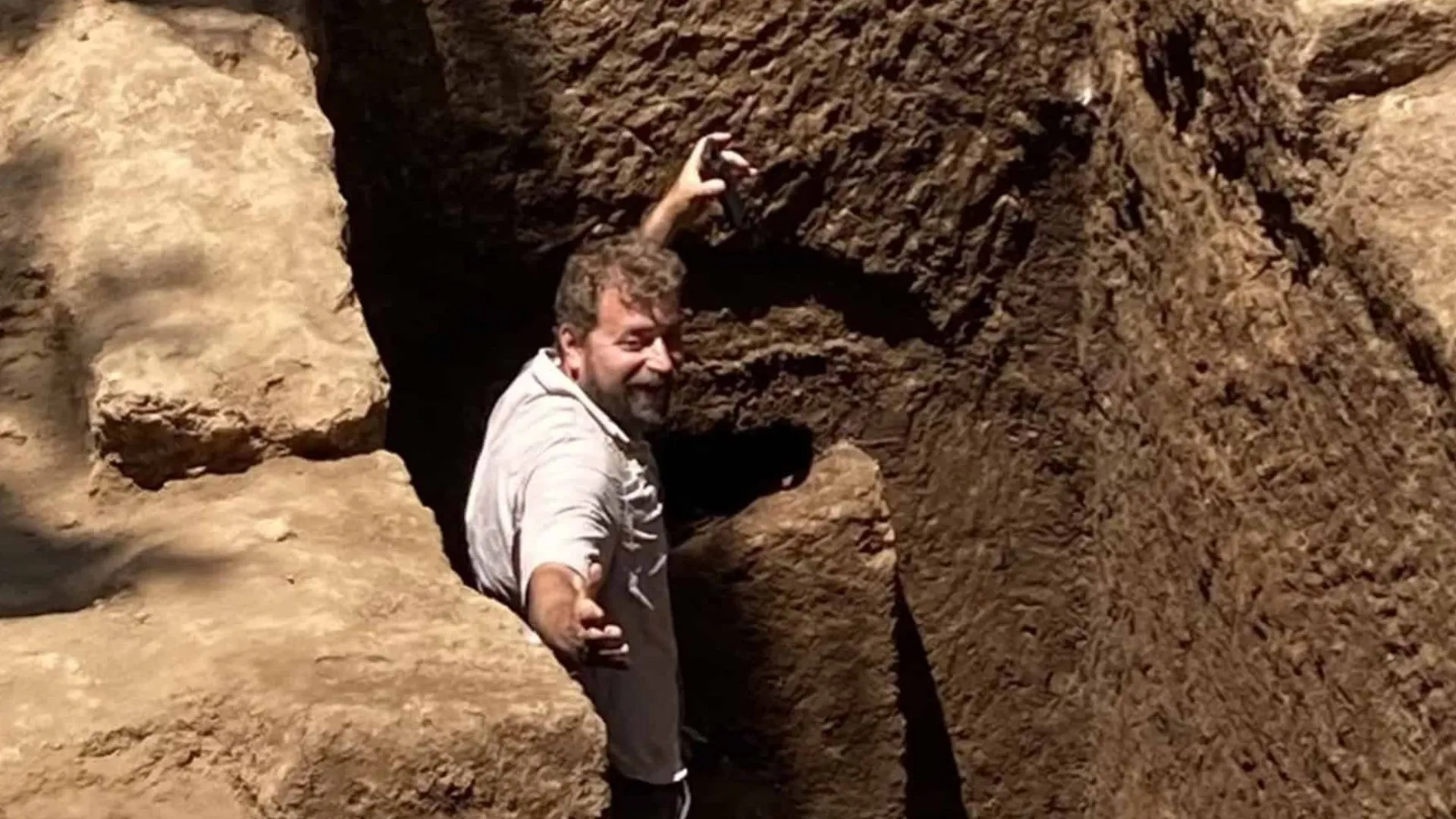 Tumba etrusca intacta é encontrada na Itália com 100 artefatos