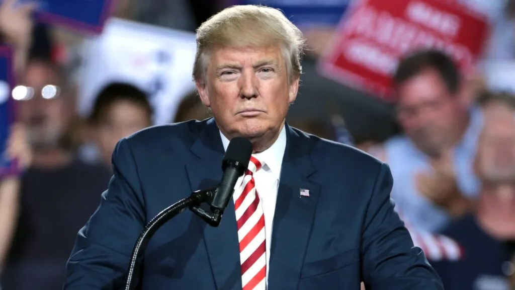 Harvard enfrenta governo Trump na justiça por corte bilionário de verbas