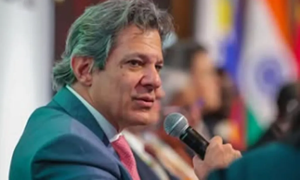 Haddad afirma que governo tem plano para socorrer setores afetados por tarifaço 4 Segundo Haddad, plano de contingência para socorrer os setores da economia afetados pelo tarifaço dos Estados Unidos foi concluído