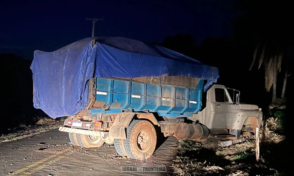 Acidente ocorreu na noite de terça-feira, na Linha Coqueiro. O motorista foi socorrido pelas equipes do Samu e Corpo de Bombeiros