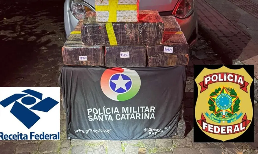 A maconha estava em um veículo Ford Fiesta, conduzido por um jovem de 20 anos que foi preso pelo crime de tráfico de drogas