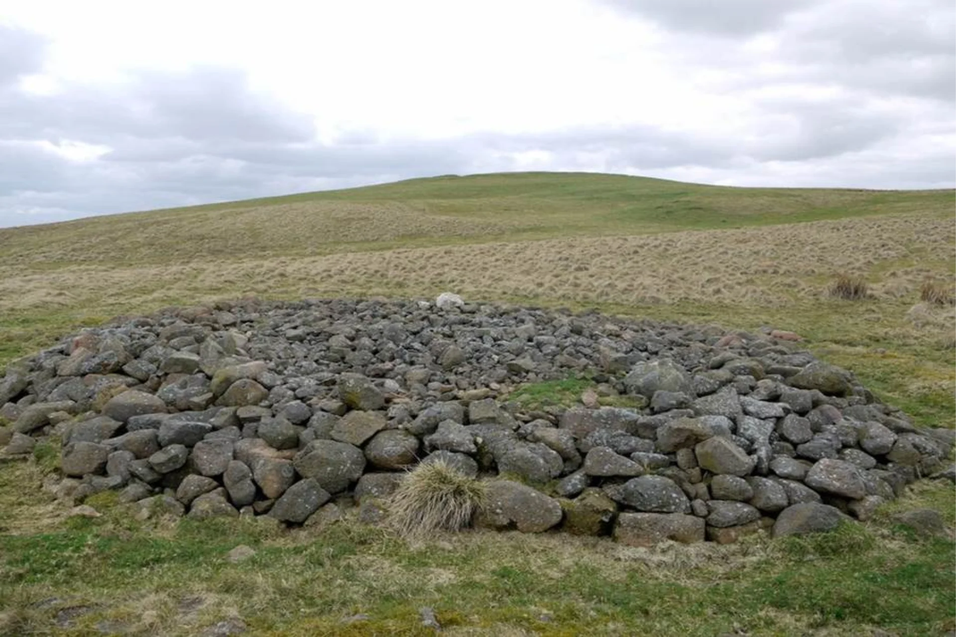 Arqueólogos encontram sepulturas com 3.500 anos de assentamento ancestral