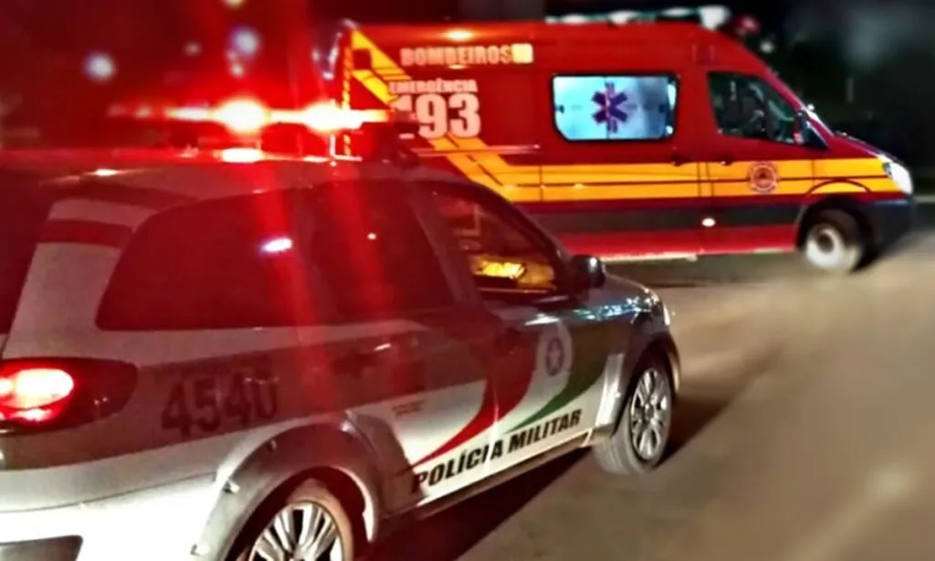 Após discussão por ciúmes e visivelmente embriagado, homem de 32 anos agrediu a ex-companheira com um soco e outro homem com um pedaço de madeira