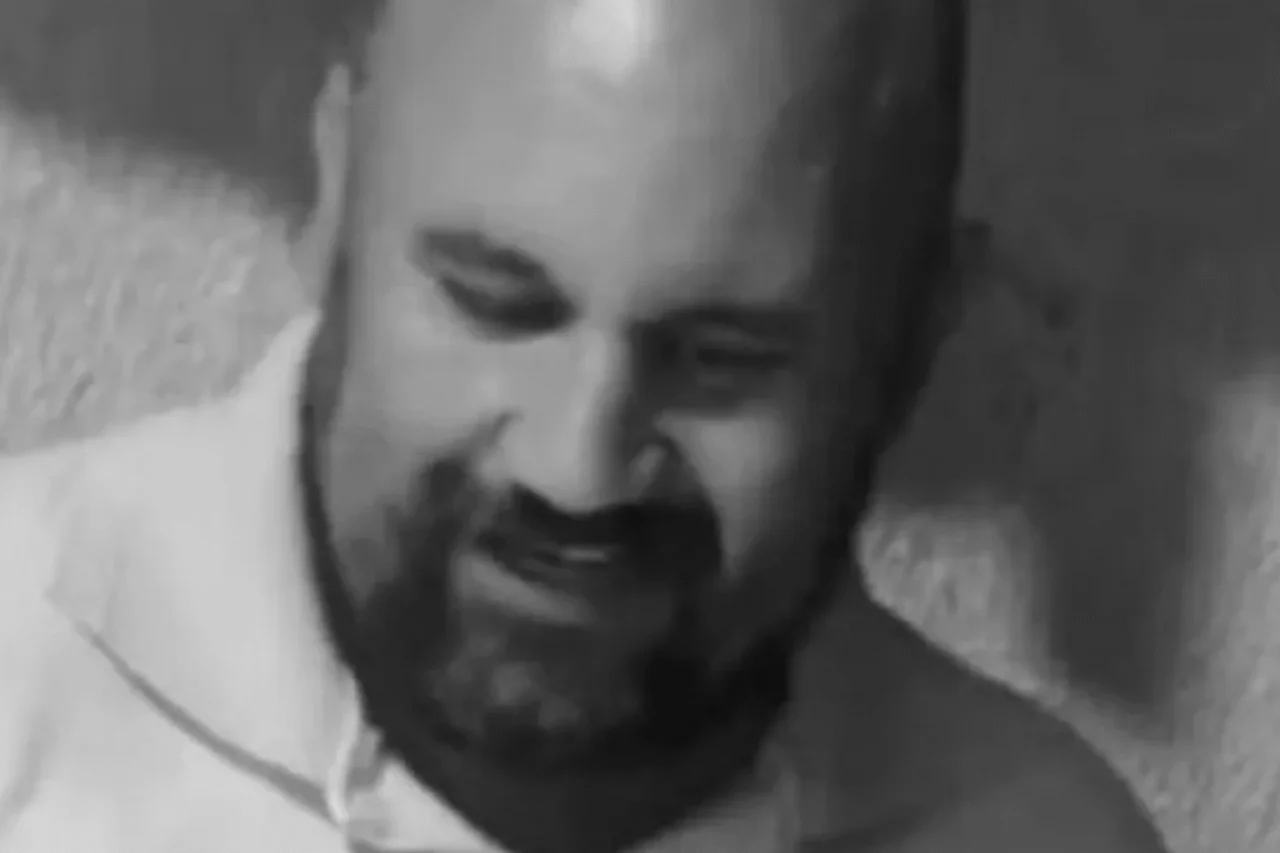 Homem é morto a golpes de machado e pauladas após discussão por dívida de aluguel em SC 3 Discussão por dívida termina em tragédia em Canoinhas: homem é assassinado dentro de casa; filho e esposa também ficaram feridos.